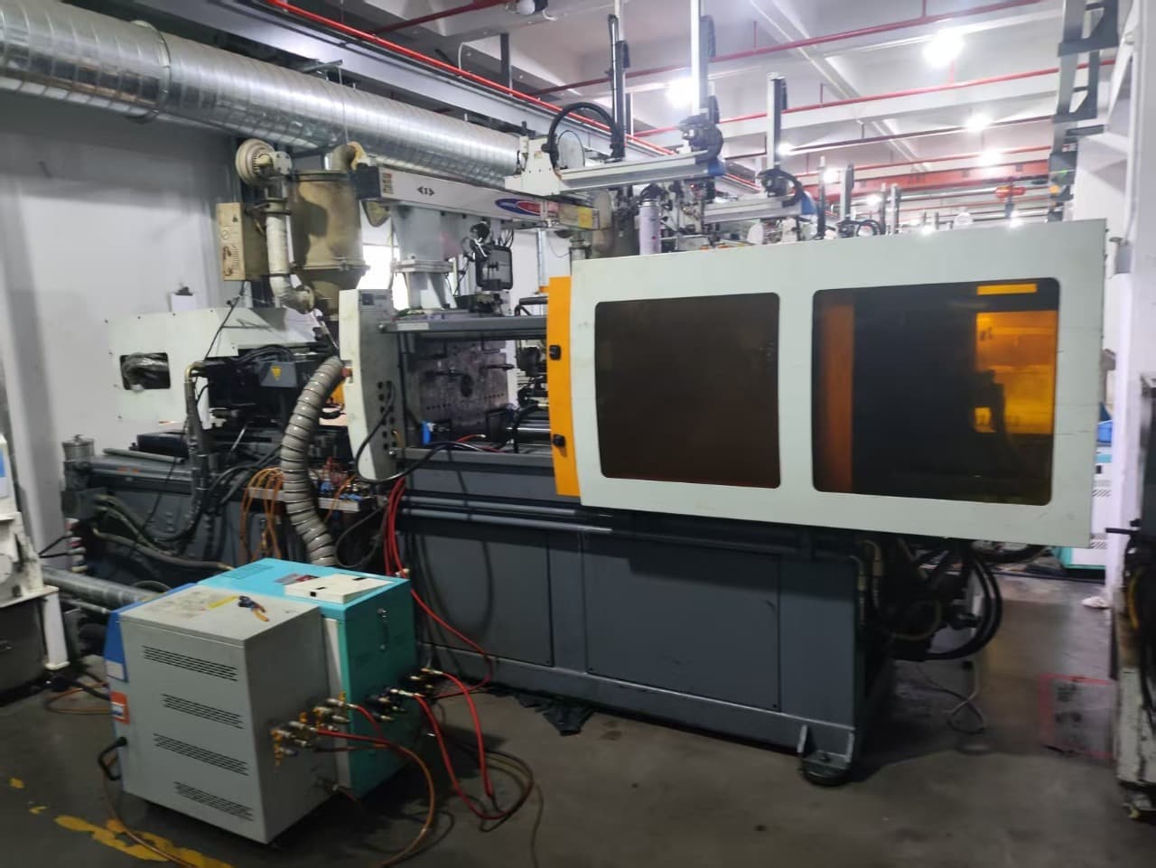 Injection molding machine for battery housing production